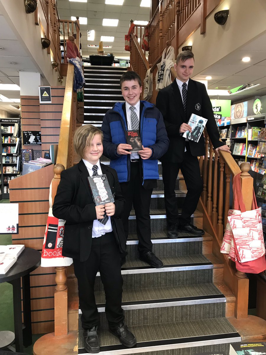 SWS_School's tweet photo. What a wonderful way to cheer up a rainy Monday! New books & hot chocolate for our #powerreaders https://t.co/rEUIqs8hXt