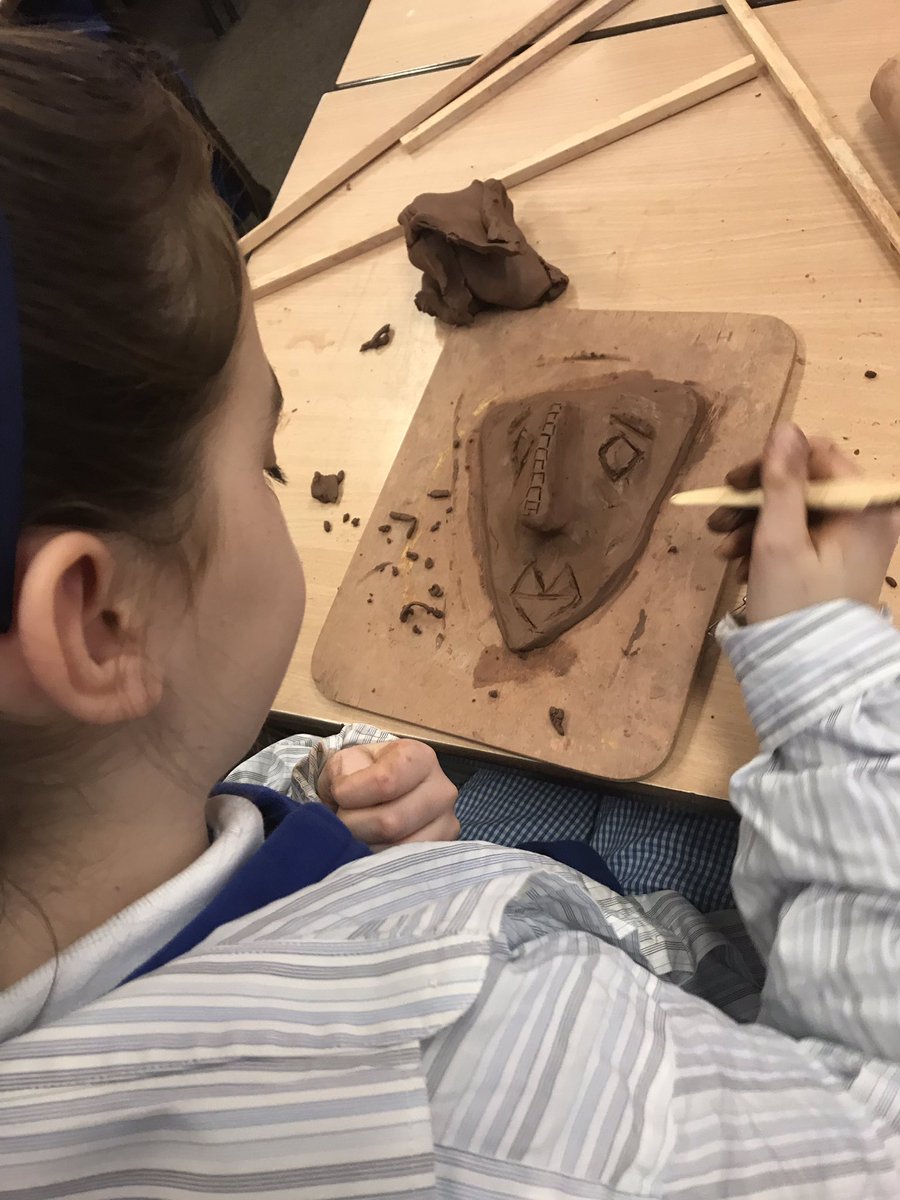 bramleyjuniorY5's tweet photo. Amazing outcomes from 5H this afternoon. Using our skills learned this term to create clay masks. #Mayanmasks #bsjhistory #bsjart #picassoinspired @BramleyJunior https://t.co/uPTu8IYCjB