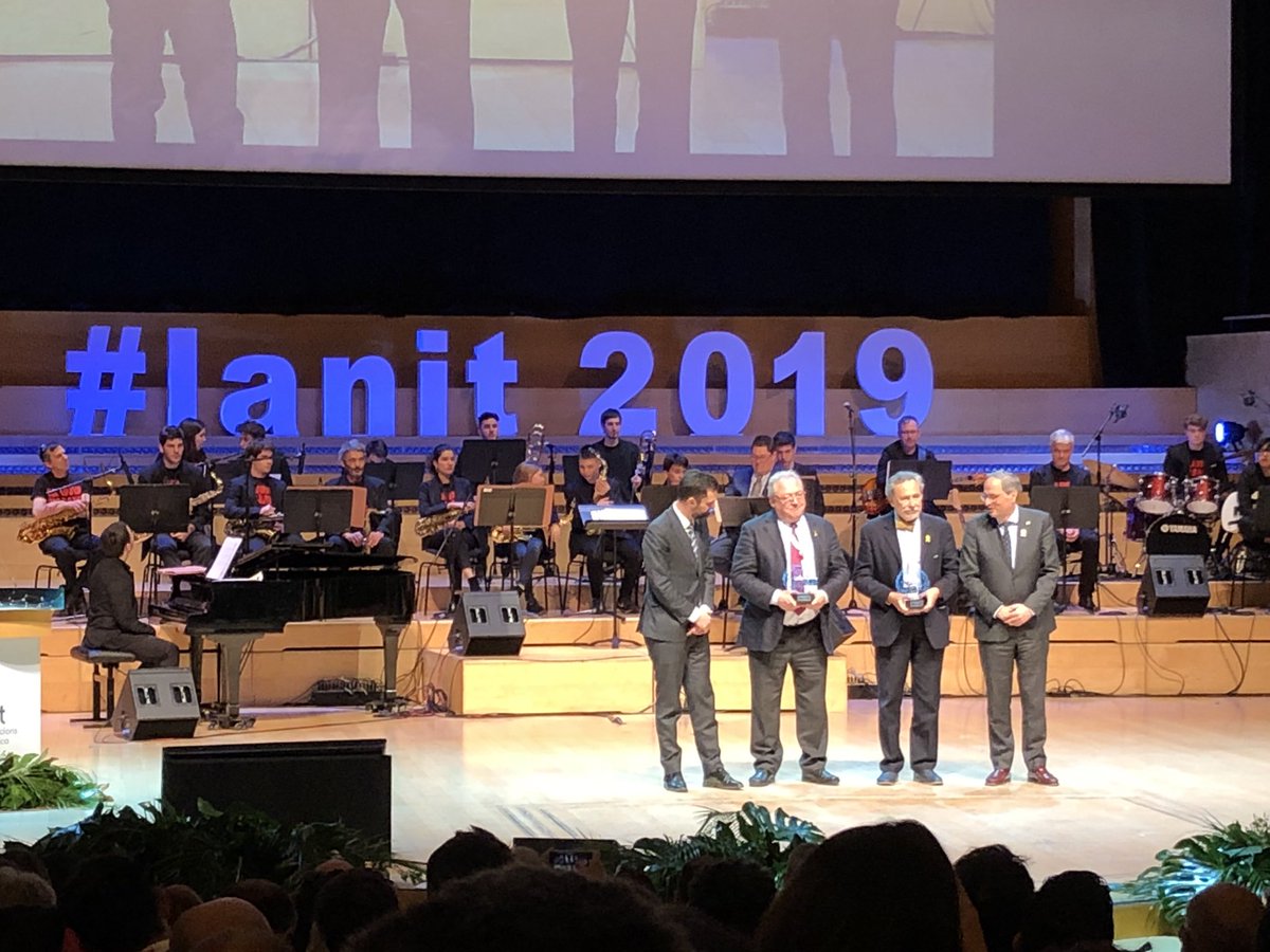 davinci_ti's tweet photo. @medina_manel el Security Evangelist al que tenim gran apreci reb el Reconeixement d’Honor a #lanit2019 de la mà de @rogertorrent i @QuimTorraiPla 
Felicitats Manel! 

@UPC_School @esCERT_UPC https://t.co/FSOIFLmyud