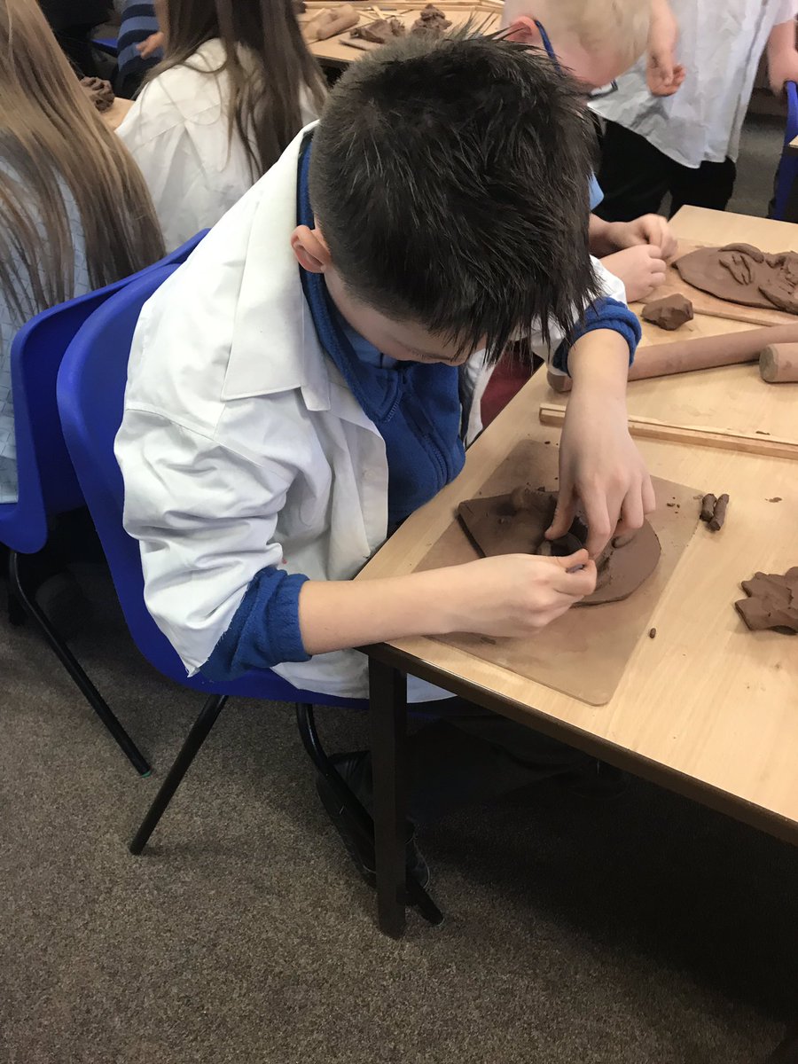 bramleyjuniorY5's tweet photo. Amazing outcomes from 5H this afternoon. Using our skills learned this term to create clay masks. #Mayanmasks #bsjhistory #bsjart #picassoinspired @BramleyJunior https://t.co/sy9o6n1DWT