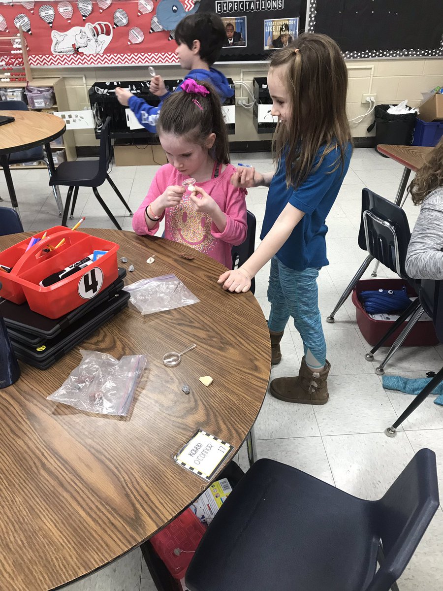 MissClark113's tweet photo. Geologists at work! #sd113a #OWBears https://t.co/hLzgRPAsxF