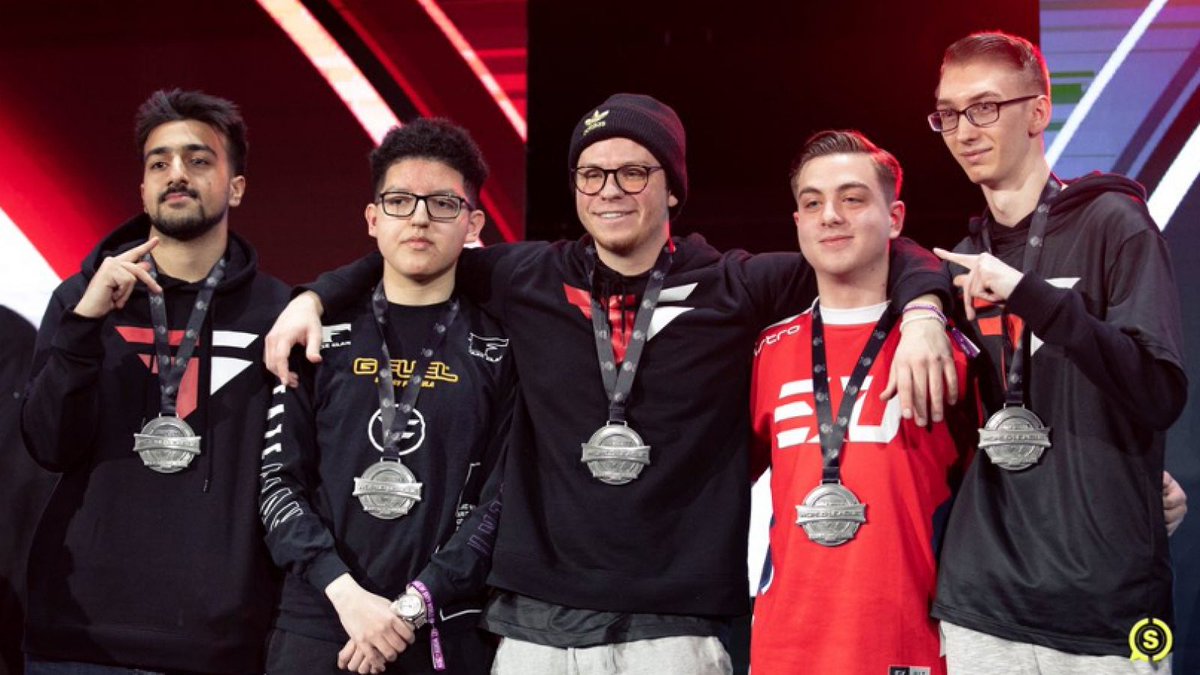 VINCITORI CWL FORT WORTH 🏆

Sono i Luminosity (<a href="/Slacked/">SLACKED</a> <a href="/FormaL/">OpTic FormaL</a> @i2Gunless @LG_J0hn <a href="/Classic/">Classic</a>) i campioni di #CWLFortWorth!

Gunless vince ancora l'MVP.

Sono invece i <a href="/FaZeClan/">FaZe Clan</a>.Black (<a href="/GstaAsim/">Kampala Hot Sugar Mummies</a> <a href="/Cellium/">Falcons Cellium</a> <a href="/tomGRVTY/">GRVTY</a>, <a href="/SimpTheSickJoke/">shenron</a> @PhantomzTheGod) i vincitori dell' Open Bracket!