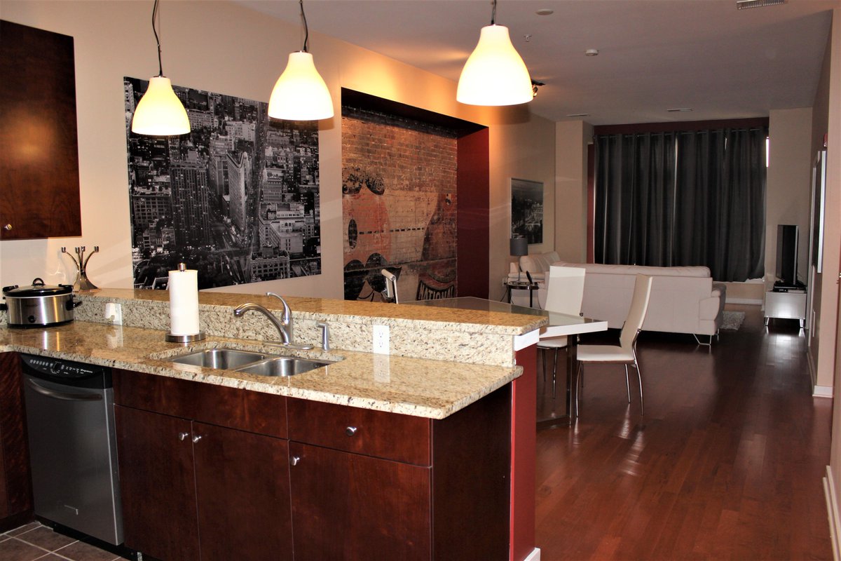 TheDAnthonyGro1's tweet photo. JUST LISTED $230,000 Beautiful 1 BR/1 BA condo w/open floor plan in heart of Mt. Vernon. SS appliances, breakfast bar, granite counters. Lg master w/ attached full bath &amp; 2 lg closets. Exercise room next to unit, garbage shoot, 24 hour card access &amp; parking spot. Great location! https://t.co/6E33joJtn3