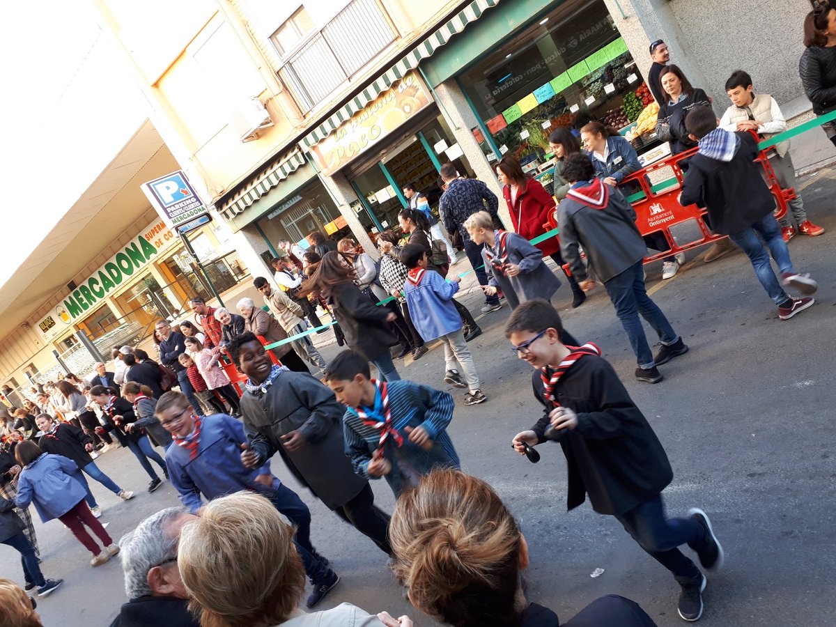 JaimePeris's tweet photo. Esta vesprada Dansà, als carrers del barri de Sant Josep, grans!! Juniors Sant Josep d'Ontinyent 💃🥁 @JSantJosep https://t.co/8HmzwzNpYz