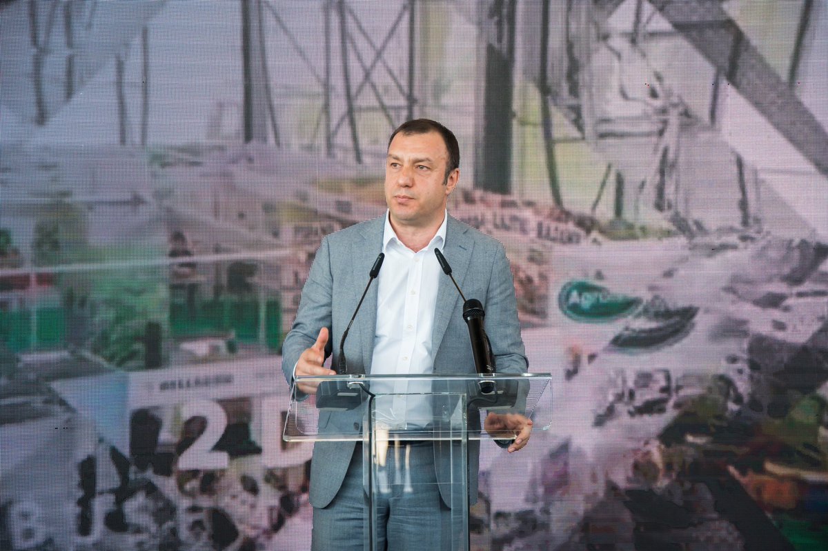 EduardShalsi's tweet photo. 📌Agro Tech Expo & Forum
👉🏻Përfitova nga rasti për të takuar pjesëmarrësit në panair e për të këmbyer mendime mbi stadin aktual të bujqësisë në Shqipëri, masat fiskale të ndërmarra kohët e fundit nga qeveria, por edhe impaktin e tyre.
#AgroTechExpo #Forum https://t.co/mQC2GKPEa9