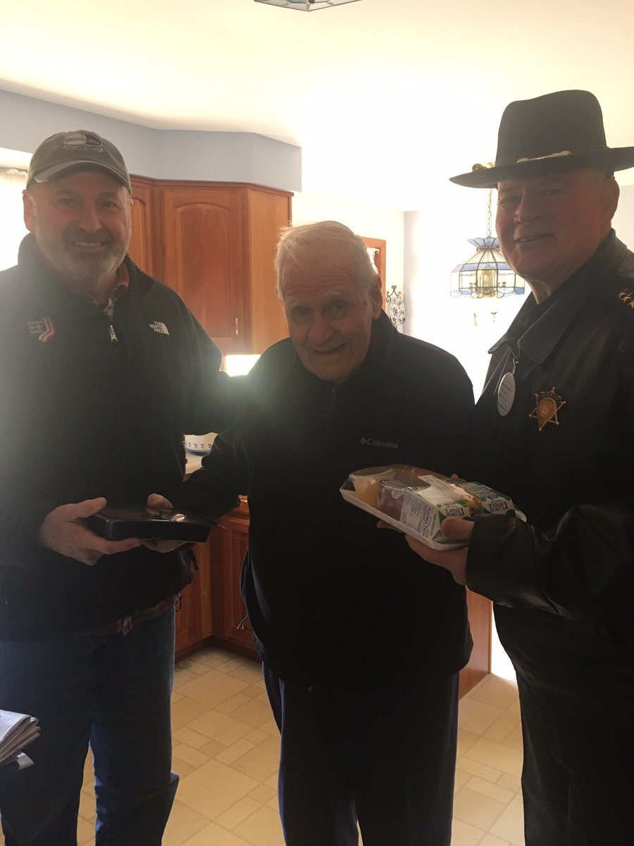 mealswheelswny's tweet photo. Thank you to @ECSheriffHoward for delivering meals with us in East Aurora today as part of #MarchForMeals! https://t.co/oCiQWFHQmd