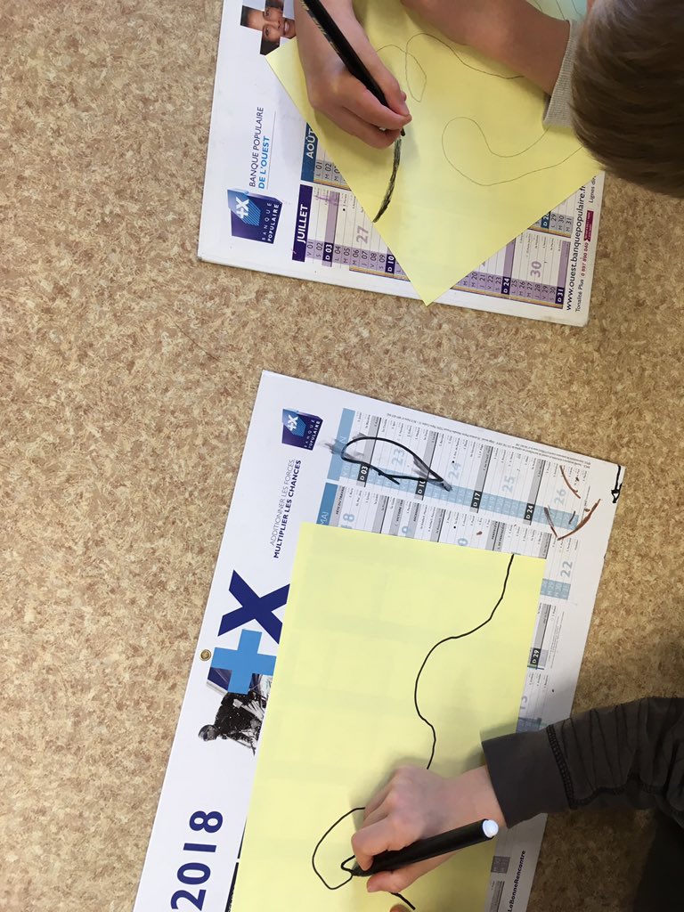 cx_morgane's tweet photo. Ateliers d’initiation à la programmation pour les MS-GS et les CM : jeu du robot idiot et application Tuxbot. Tous se préparent à découvrir et utiliser #Ozobot pour réaliser ensemble des défis. #numeriquealecole https://t.co/dMS6LrIG6c