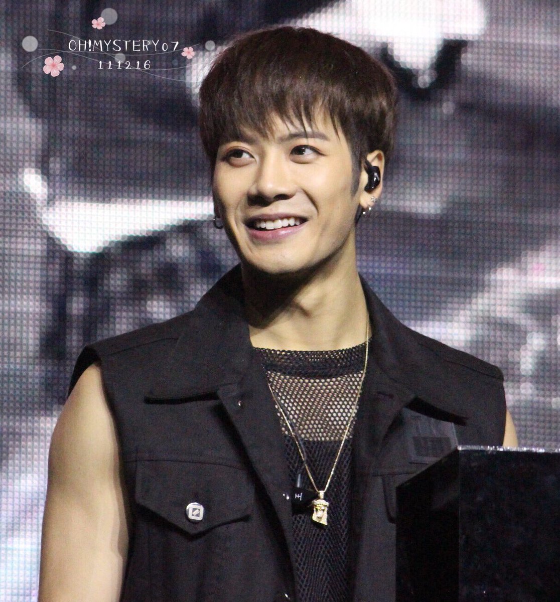 OHMYSTERY07's tweet photo. 111216 🤟🇸🇬❤️ #jacksonwang #王嘉尔 #GOT7 #갓세븐 #잭슨 ☺️😋😍 https://t.co/e2NUa4t4Lw