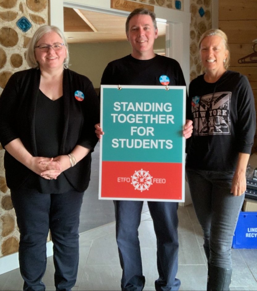 tletl_etfo's tweet photo. Standing strong against cuts to education. #ETFOEducators #tletl @ETFO_TLOTL https://t.co/Z93pieqejj