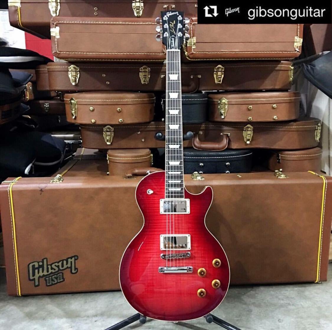 Tkl_Cases's tweet photo. Spotted over on the @GibsonGuitar instagram page; A beautiful Les Paul, and a nice stack of cases made by #TKL!
Visit https://t.co/zZD8QgXPmW to browse our full line of hard and soft cases.
#TKLCases #Gibson #LesPaul https://t.co/8DrjjbGMKl