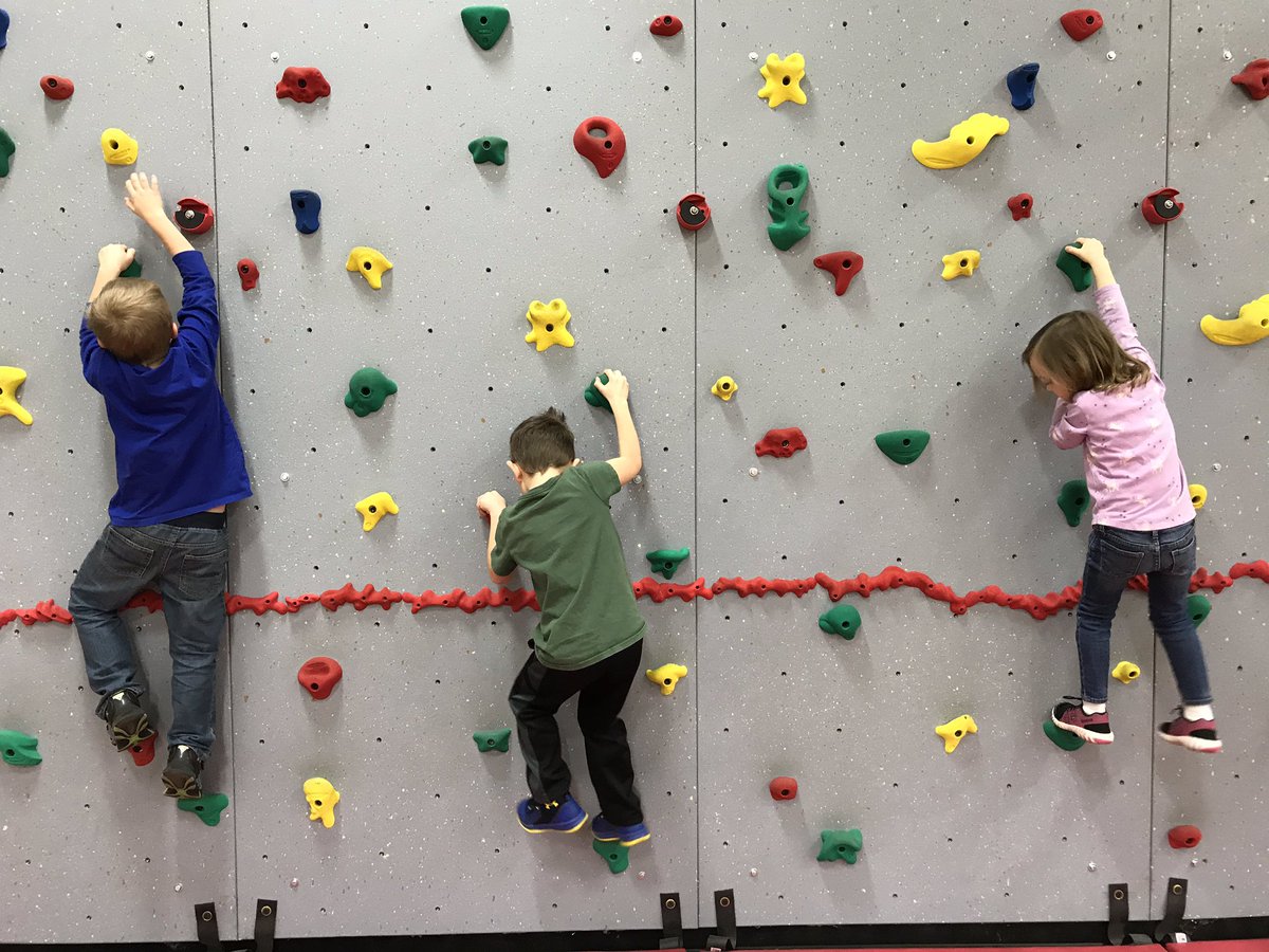 CircleCenterPE's tweet photo. Kindergarten is enjoying the climbing wall! https://t.co/veN1qiJfEW