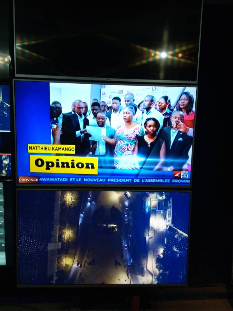 StanysBujakera's tweet photo. #RDC: A Télé 50, les journalistes s'imposent et diffusent en direct la déclaration qui destitue leur patron Jean Marie Kasamba https://t.co/yucdzGwMPT