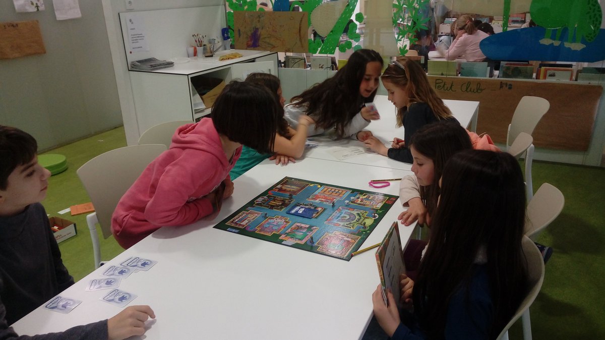 BibVallAlfata's tweet image. Avui al #clubdelectura dels mitjans ens hem mogut en el món dels #detectius. Hem entrenat la nostra agilitat visual i mental i tot seguit una partida al Cluedo amb uns molts bon resultats. Finalment s&apos;han endut unes quantes aventures de detectius i #misteris 

#bibliotequesXBM