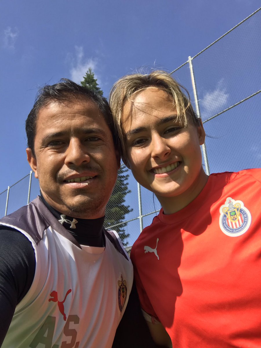 jass7207's tweet photo. Muchas gracias @blancafelixc mucho éxito en el juego de hoy
#100PreChivas https://t.co/4gA7NlLPNI