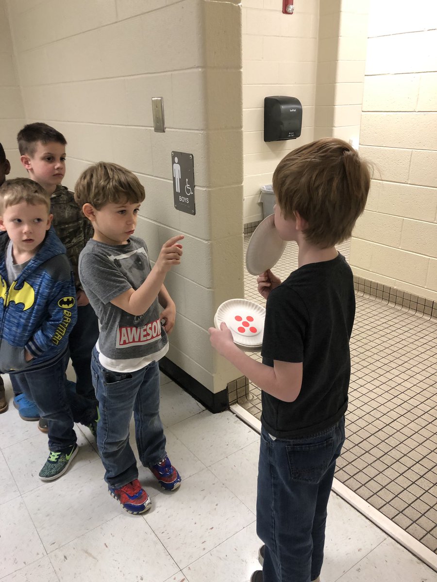 MrsLoyd3's tweet photo. Using every minute to learn in Mrs Loyd’s class!!  Subitizing in line for the bathroom!! #cougarstrong #NCSSbethebest #RPESrocks https://t.co/PgamTi4mWN