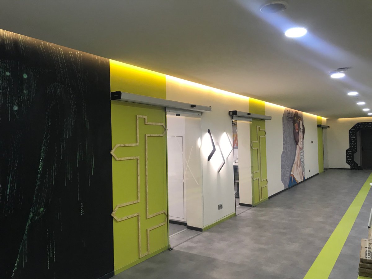 1337FIL's tweet image. À Bengeurir, on a rattrapé le coup et veillé et ce qu’il y ait des représentations féminines dans les tags de l’école