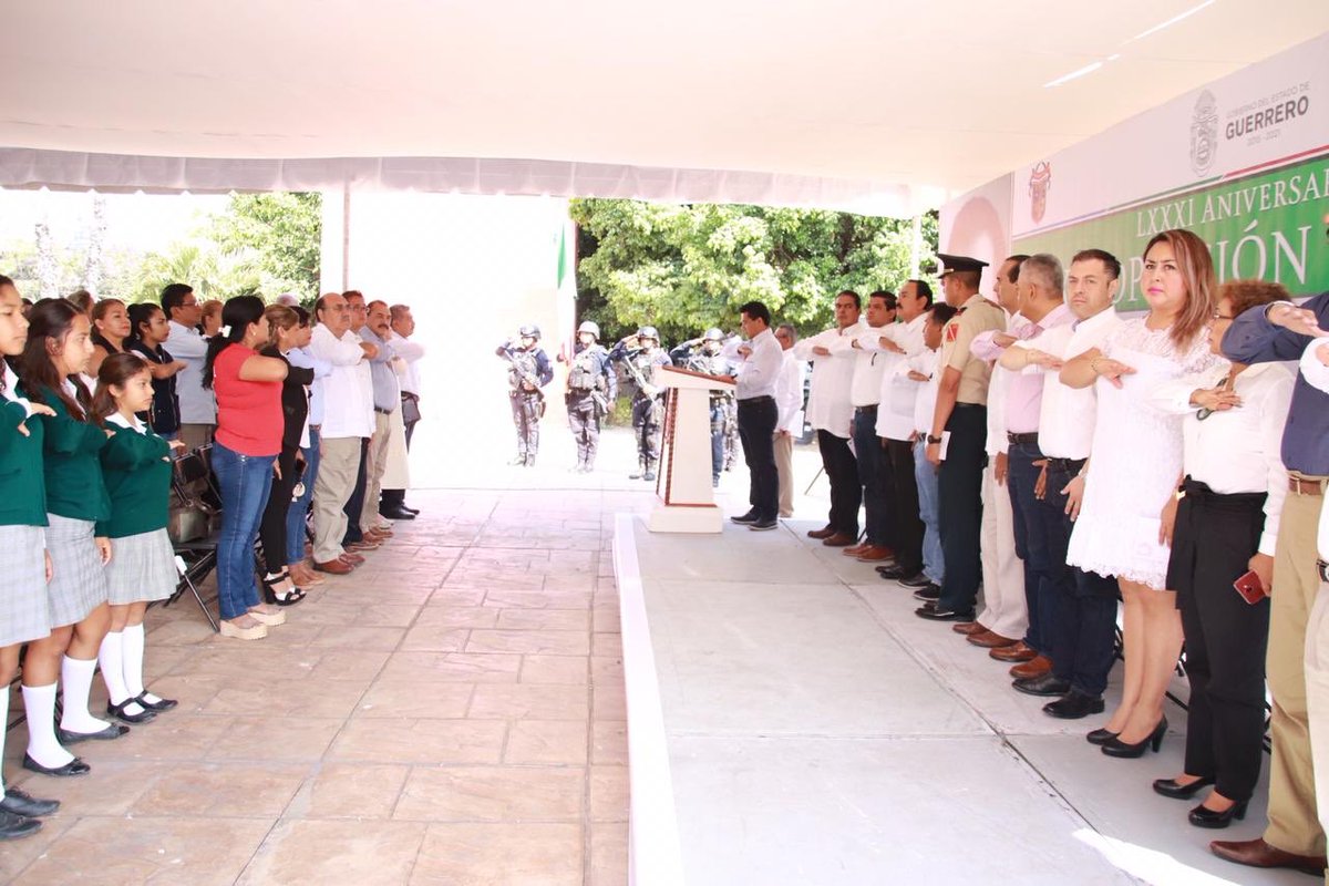 HectorAstudillo's tweet photo. En el marco del 81 Aniversario de la Expropiación Petrolera, el profesor Juan Ignacio Reyes Figueroa, presidió en mi representación la ceremonia oficial con la que conmemoramos esta importante fecha para nuestro país. https://t.co/EHiBgbCGcW