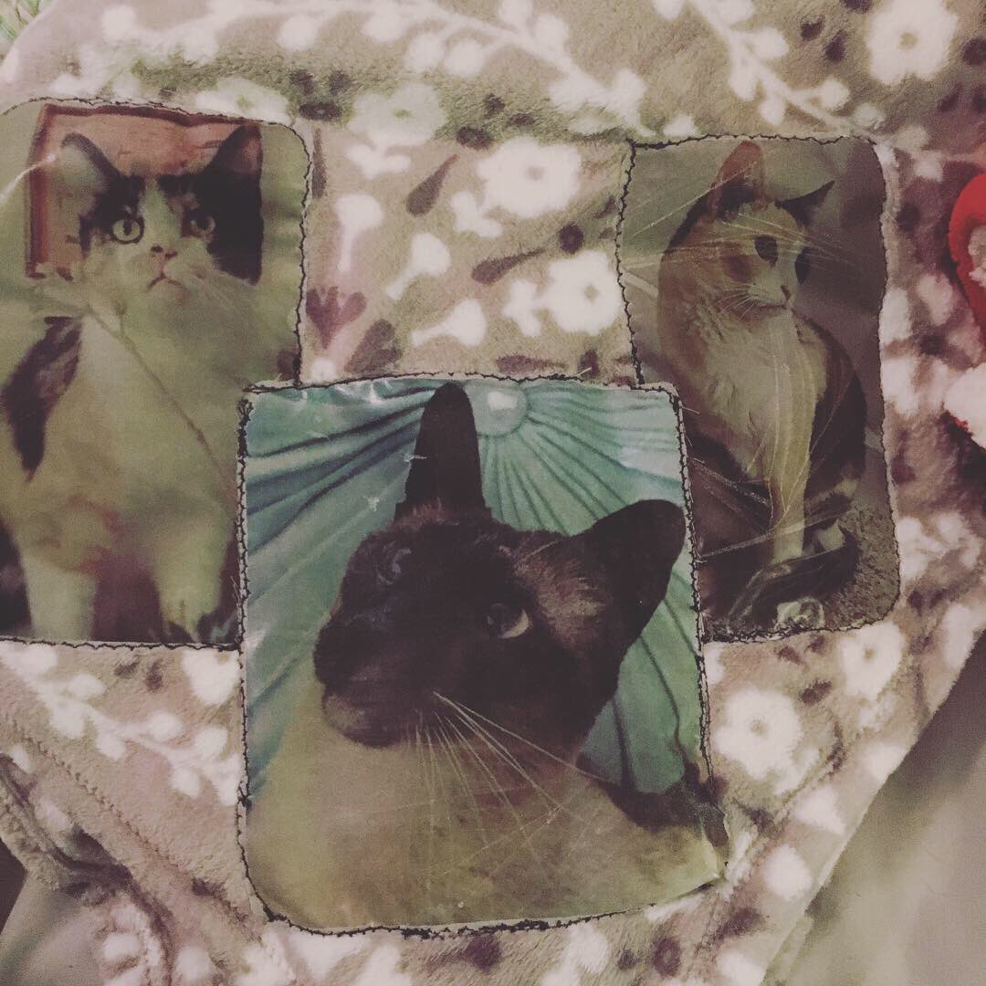 hellohannahgray's tweet image. As always, the absolute best. 

Wouldn’t be a @MyFavMurder m&amp;amp;g if I didn’t adorn something for @GHardstark with Elvis, Mimi, and Dottie, and this year, @KarenKilgariff got a special Frank &amp;amp; George present too! 

Thanks for the best time, SSDGM. ❤️💀🔪