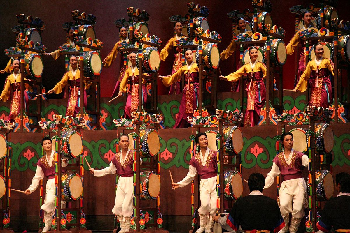 ColetteBalmain's tweet photo. I have spent most of today on #BTS related projects including research into #Korean #traditional #dances including #samgomu #삼고무, #sajachum #사자춤, #buchaechum #부채춤, #Talchum #탈춤 for the 3,000 word article @lklinks @BTS_twt https://t.co/o0NDf9hbeU