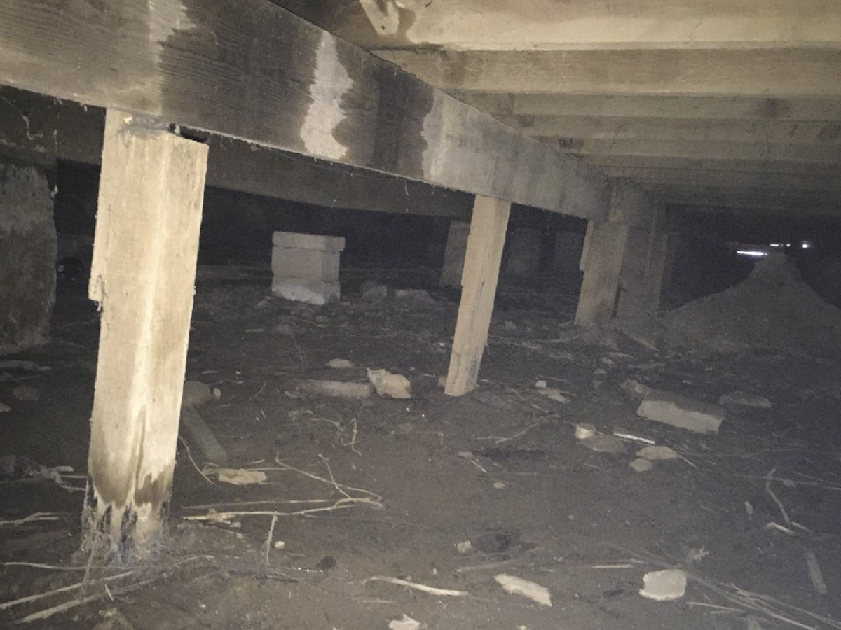 BetterBldgWorks's tweet photo. A badly installed vapor barrier in a crawl space allows liquid easy access to your crawl space and your home. It aids mildew, rust, and rot to grow and lets insects and other pests to enter your home. 
https://t.co/LUjHd450CJ https://t.co/W1AJTuvNrl
