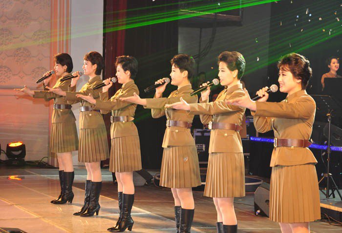 Встанем северная корея песня слушать. Корейский ансамбль моранбон. Встанем северная корея песня слушать. Северная корея ансамбль моранбон девушки. Северная корея ансамбль моранбон девушки.