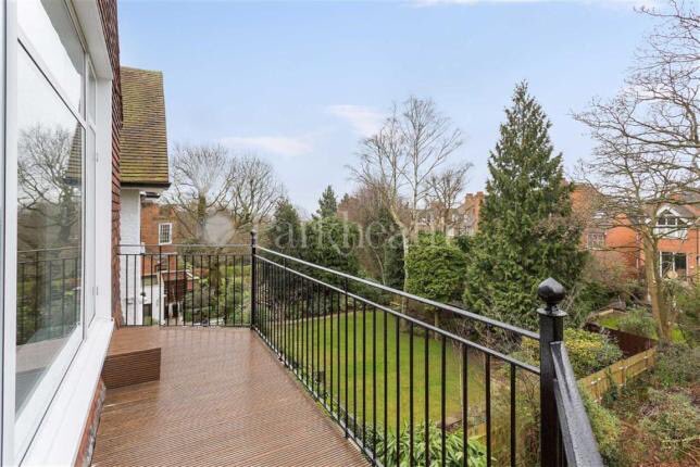 INCREDIBLY SPACIOUS RENTAL ON PREMIER HAMPSTEAD TURNING
Contact Parkheath Belsize Park 020 7431 3104

    * Four double bedroom, three bathroom apartment
    * Private decked terrace with garden views
    * Two large reception rooms 
    
parkheath.com/property/resid…