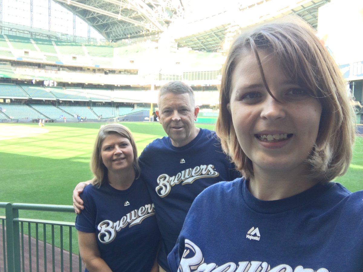 honigbiene91's tweet photo. My mom is so excited for @Brewers baseball to start back up. She's loving their social media use right now as @Browns  QB @bakermayfield, former qb for @SoonerFootball is hanging out at spring training with @ChristianYelich  #gobrewers #cactuscrew #csubbb203_Spr19 https://t.co/IDJEhT1t0R
