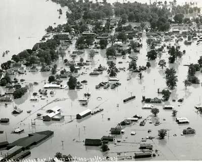 HooverPresLib's tweet image. As flood season approaches we are reminded of the epic 1927 Mississippi River flood. Sec. of Commerce Herbert Hoover, helped coordinate the relief efforts. The river flooded over 25,000 square miles of land and killed more than 300 people. #MississippiRiver #SpringFlooding