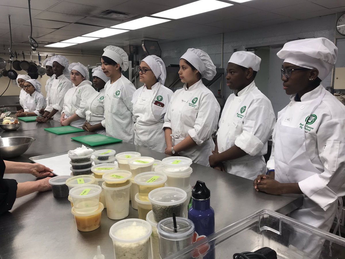 FEFNYC's tweet photo. “You can only be a really good cook if you set yourself up properly. #MiseEnPlace is everything” - Chef Suzanne Cupps of @untitlednyc here for #VisitingChef program! https://t.co/i8P1mBHOS2