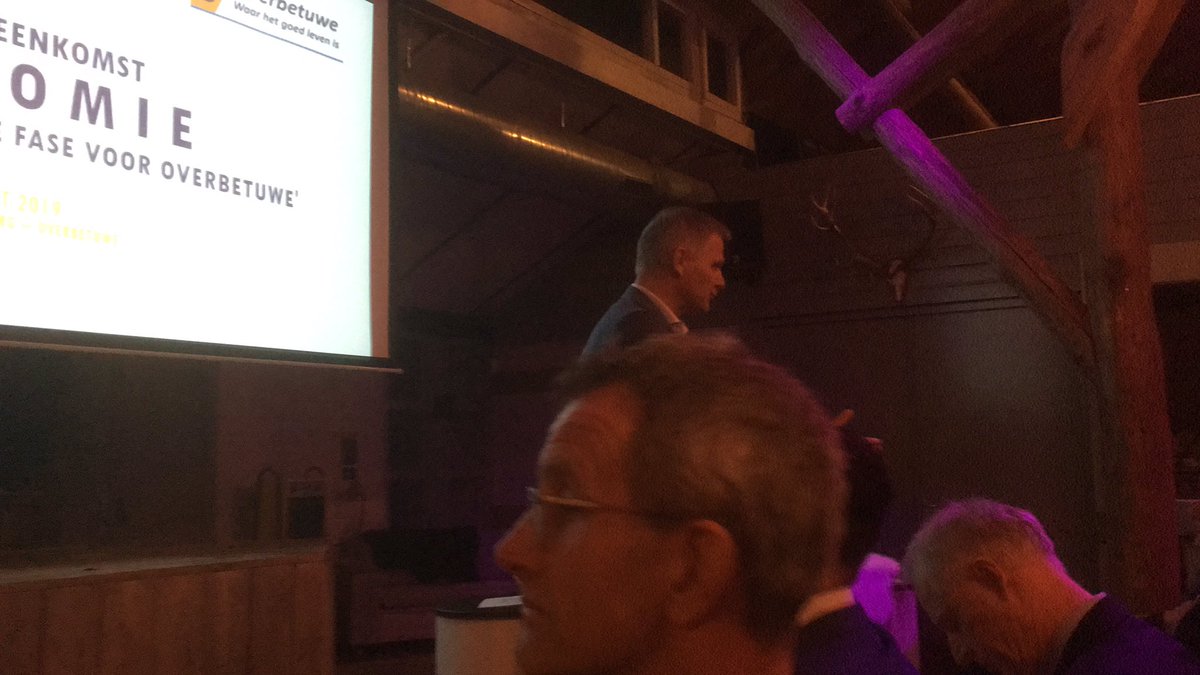 PeterW_IMC's tweet photo. Aanwezig bij themabijeenkomst Economie @OCOverbetuwe  en @VVDOverbetuwe Investeren in elkaar. Mooi! https://t.co/i5rQH7g6XZ