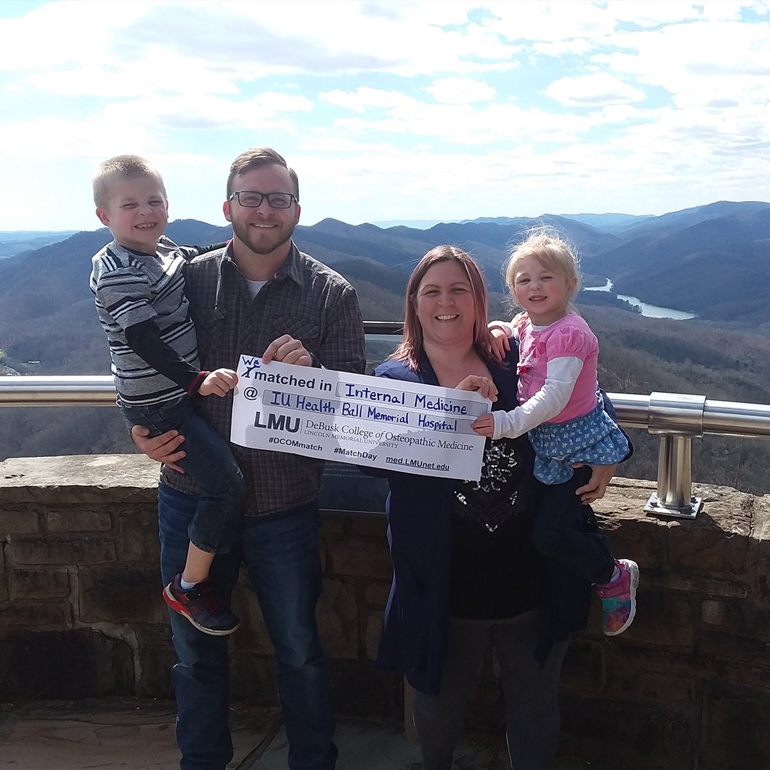 DCOMtweets's tweet photo. Zach Williams and his family are celebrating at the Pinnacle Overlook. Zach matched in Internal Medicine at Indiana University Health Ball Memorial Hospital in Muncie, Indiana! Congratulations!  #DCOMmatch #Match2019 #MatchDay2019 https://t.co/24ouVuSjEj