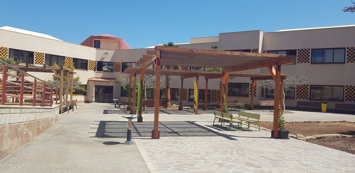 AnaDortaGuia's tweet image. En el @ieselmedano comprobando con @Jonathan_Fumero y @J_D_Regalado las intervenciones realizadas en el centro y enriqueciéndonos de la ilusión e implicación de esta comunidad educativa a través de las interesantes explicaciones de su Director. Enhorabuena, @ieselmedano