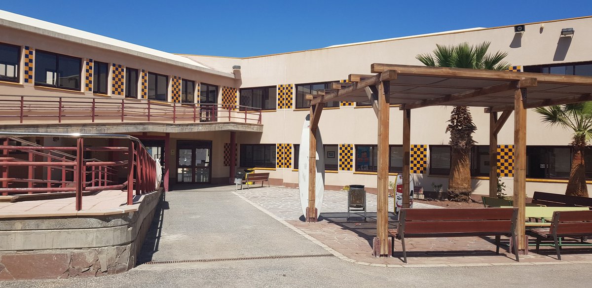 AnaDortaGuia's tweet image. En el @ieselmedano comprobando con @Jonathan_Fumero y @J_D_Regalado las intervenciones realizadas en el centro y enriqueciéndonos de la ilusión e implicación de esta comunidad educativa a través de las interesantes explicaciones de su Director. Enhorabuena, @ieselmedano