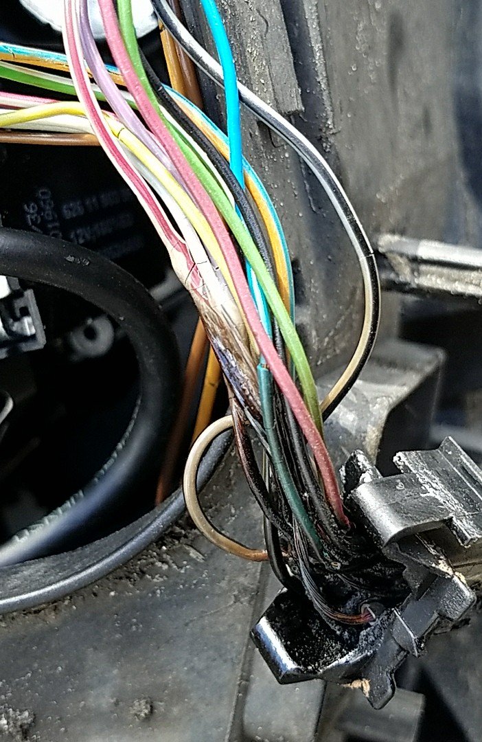 boarder2k7's tweet photo. @BMWUSA So the passenger headlight on my 2007 328xi lit on fire over the weekend. Closer inspection shows major cracking on the wire insulation on both lights. Considering the existing wiring recall on this car for blower motor fires it seems you have a major issue here. https://t.co/SeebYVlY1f