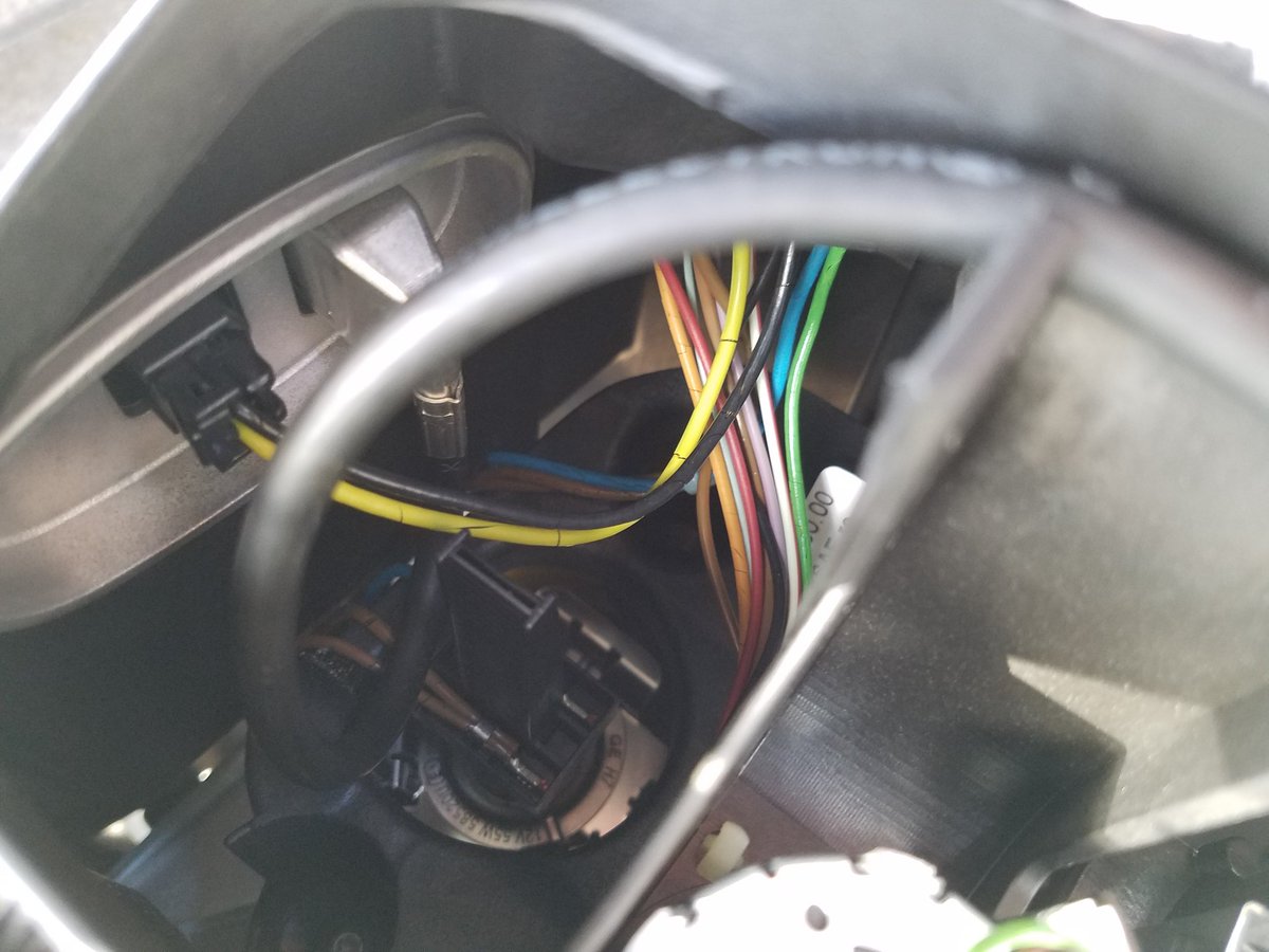 boarder2k7's tweet photo. @BMWUSA So the passenger headlight on my 2007 328xi lit on fire over the weekend. Closer inspection shows major cracking on the wire insulation on both lights. Considering the existing wiring recall on this car for blower motor fires it seems you have a major issue here. https://t.co/SeebYVlY1f