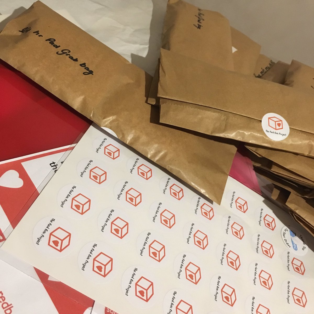 TheRedBoxProje1's tweet image. Tonight I’ve made 100 grab bags up for 5 boxes flying out this week.
Having a house in mid refurb is not helping me be organised so apologies to those I keep changing days on but I’m trying my very best to get them out! I’m grabbing 1/2 hr when I can to deliver them ❤️