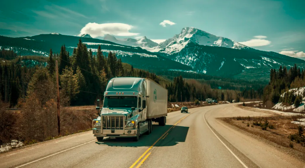 Planet_Freight's tweet photo. 92% of truckers are men, but women are working to carve a place for themselves in the industry: https://t.co/XxcqbvwPBJ  #Trucking #Truckers https://t.co/uztoNsLMfD