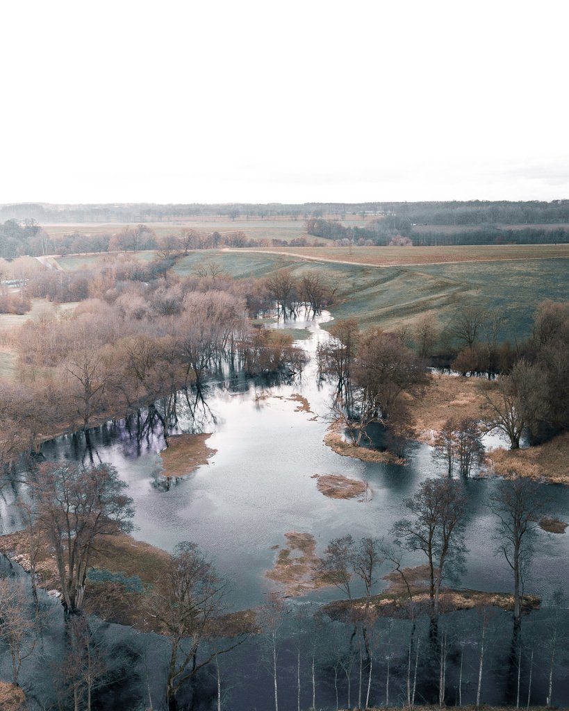 Rainy days here in la Sweden. The only thing except raining is the people yelling everywhere: OH MY LIFE IS DESTROYED! I CAN'T DO ANYTHING! EVERYTHINGS SUUUUCKS! 
And im just: It's just rain bro. 
*
*
#visitskane #visithelsingborg #helsingborg #vlogg #fotograf #sonya7iii