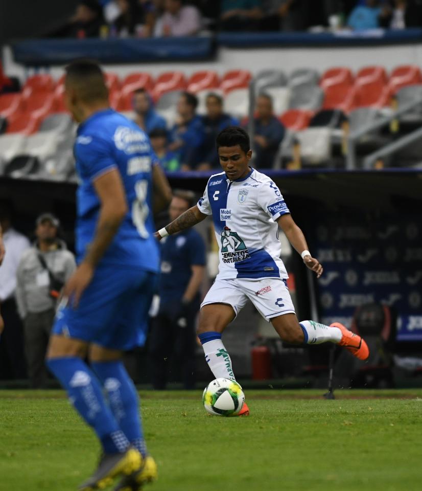 Tuzos's tweet photo. De nuestros futbolistas Tuzos que vieron acción en la #J11CL2019 @LIGABancomerMX, 3 reportaron con @miseleccionmx: @GuzmanPocho con la mayor, ademas de @Erickg_14 y @7pablolopez con el #TriSub22, para sus respectivos duelos de #FechaFIFA
#PasiónyOrgullo 🇲🇽
#TeJuroQueTeAmo 💙 https://t.co/fBV7sK5eCa