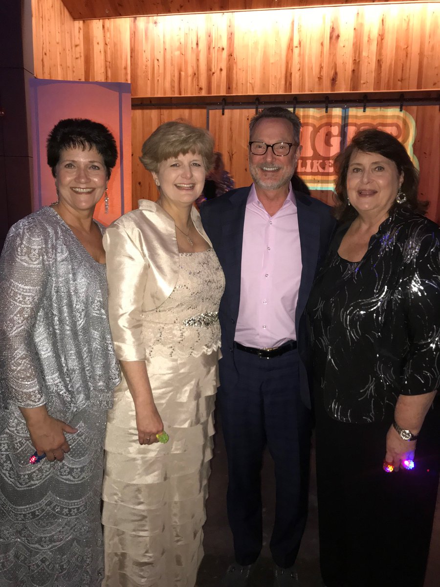 BBInsuranceSC's tweet photo. What a fabulous night supporting a fabulous cause. We were so honored to sponsor the @sconcology Round 12 of #FightLikeAGirl. Can't wait for next year! #IMGSC https://t.co/GlDYQ4pMPz