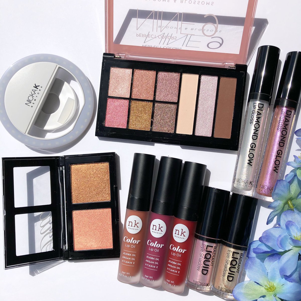 FELIZ LUNES AMIGAS!!
Bonito todo me gusto 😘😍<a href="/nickaknewyork/">NICKA</a> lo pueden conseguir en su página nickaknewyork.com  #nickaknewyork #nickakcosmetics 😉🥰 #makeup #love #lipstick #makeupideas #beauty #pink