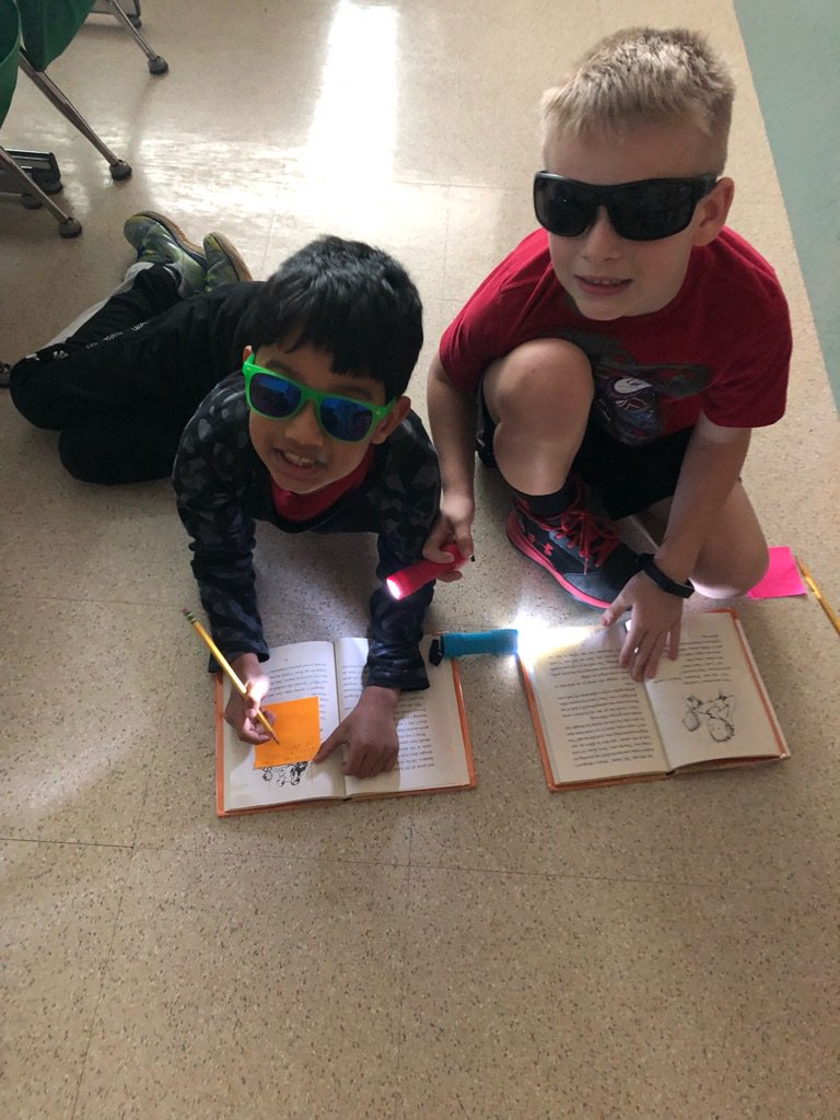 mustangbettini's tweet photo. We celebrated relay for life today in second grade . We love wearing our sunglasses as we earned flashlight reading time !#180midway #lex1empowers https://t.co/cWlSDorNrE