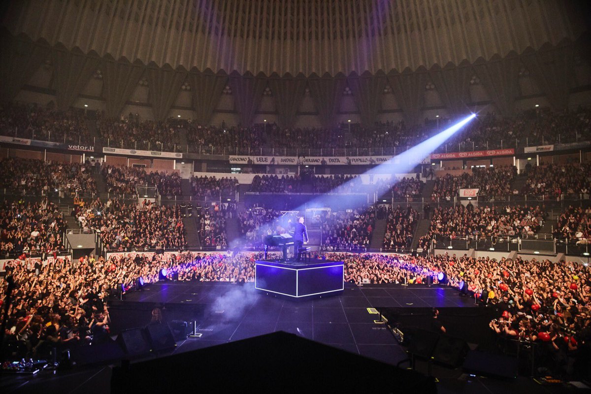 Un’altra notte fantastica!!! Grazie #Roma per questo secondo #SoldOut incredibile!
#NegramaroIndoor2019