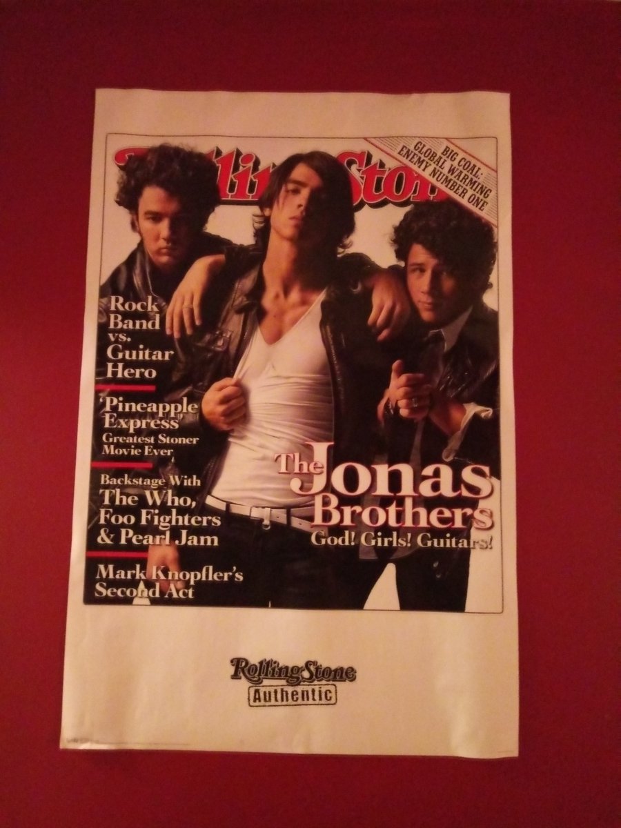 Marisaaa_George's tweet photo. Just wanna point out I never took this poster down after all these years and I still have all my other posters.... Always had hope JB would get back together; what a dream come true :')❤ @jonasbrothers https://t.co/hmih7zqo9V