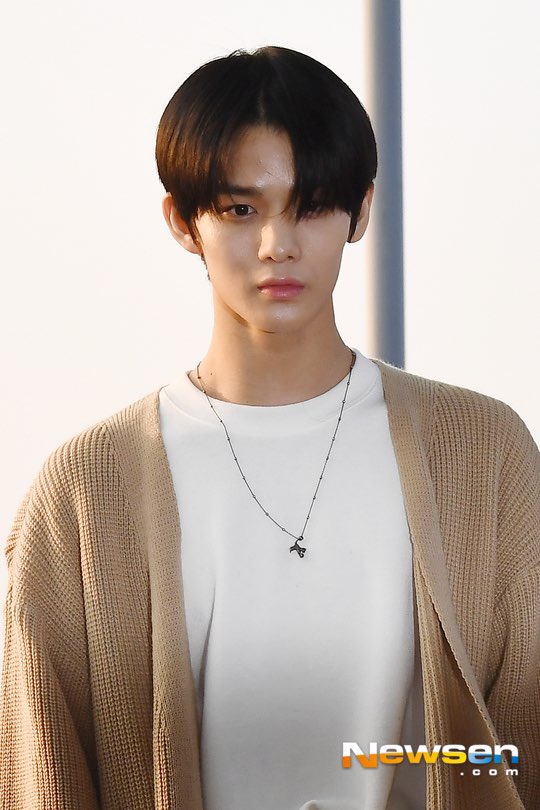 bjy_support's tweet photo. 🌹190307 졸업 서포트 인증🌹

✨ 오늘 출국길에서 진영이가 졸업 서포트로 들어간 고양이 목걸이를 인증해주었어요😍 화보 촬영도 잘 다녀오길 바랄게요💪💕💕

#배진영 #Baejinyoung #裴珍映 https://t.co/EhzGKpKNiO