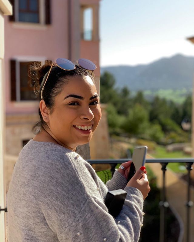 GoWithGeets's tweet image. When you're trying to take a photo but have to keep turning to pose for another. Atleast my new sunnys get snapped 😜 #mallorca #sunglasses #parkhyatt #toyota #phototime #holidayvibes #spain ift.tt/2XGZg5V