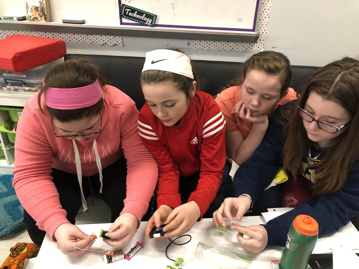 chenault_jamie's tweet photo. Create. Play. Remix. Share. #inventioncycle with @littleBits #NPossible #HuskyProud https://t.co/qs5KnYWIse