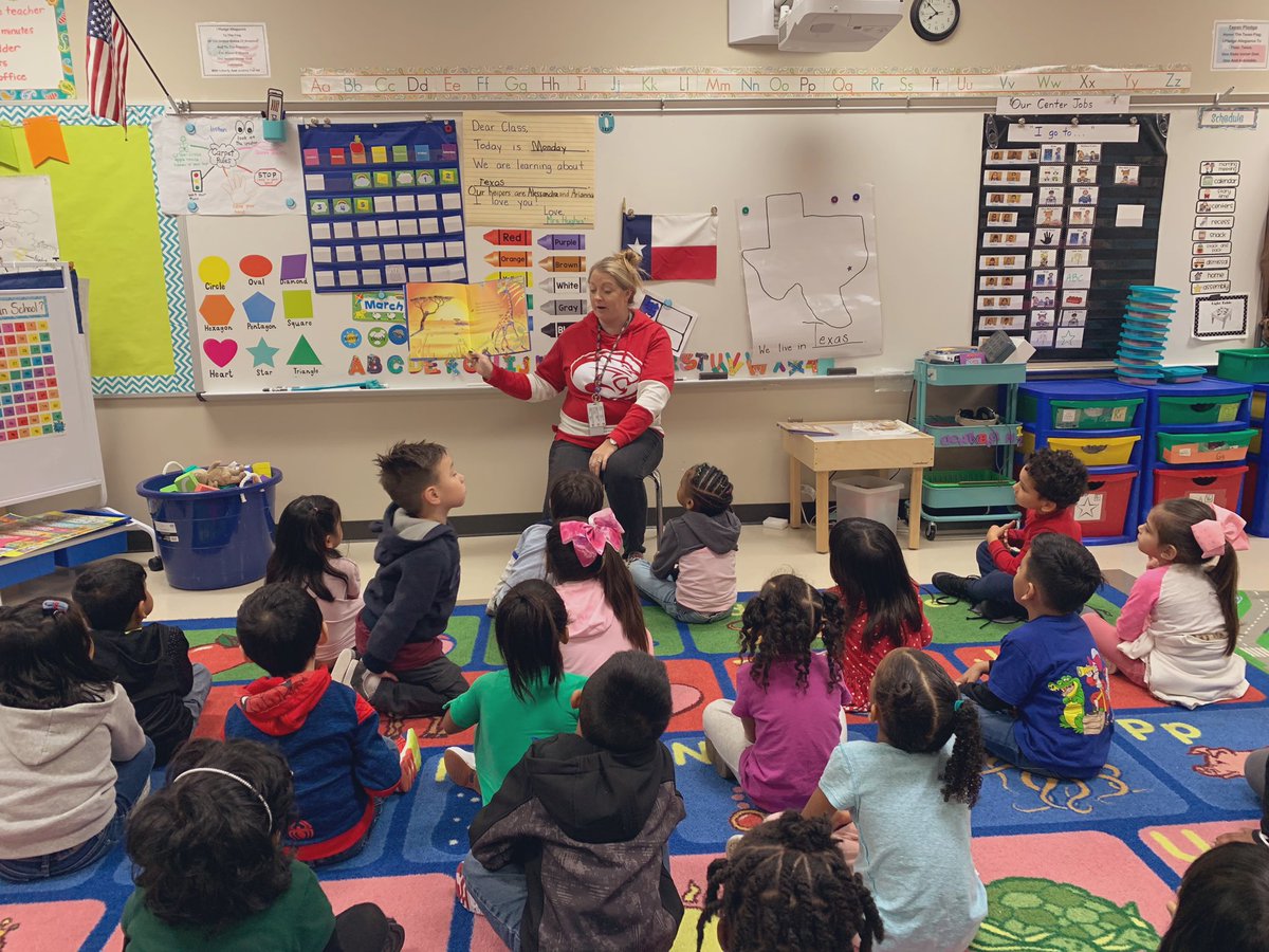 msgossettprek's tweet image. Many thanks to our guest reader Mrs Bryant for sharing a couple funny stories with us! @DukeCounselor @DukeElem #prek #ReadAcrossAmericaWeek2019 #iteachprek