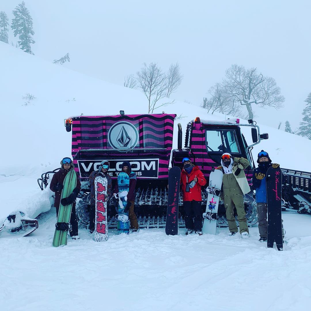 kawabaski's tweet photo. @kawabaresort 
本日のファーストトラックです🚚
6名様の利用でした！
昨晩から雪も降ってコンディションもまずまず！
@volcomjapan
@volcomsnow
@goprojp
#volcom #volcomjapan #ボルコム #gopro #goprohero7 #goproのある生活 #goprokawaba #goprosnow2019 
#kawabaski #kawabaresort #川場スキー場 https://t.co/YFHIpD1dcb