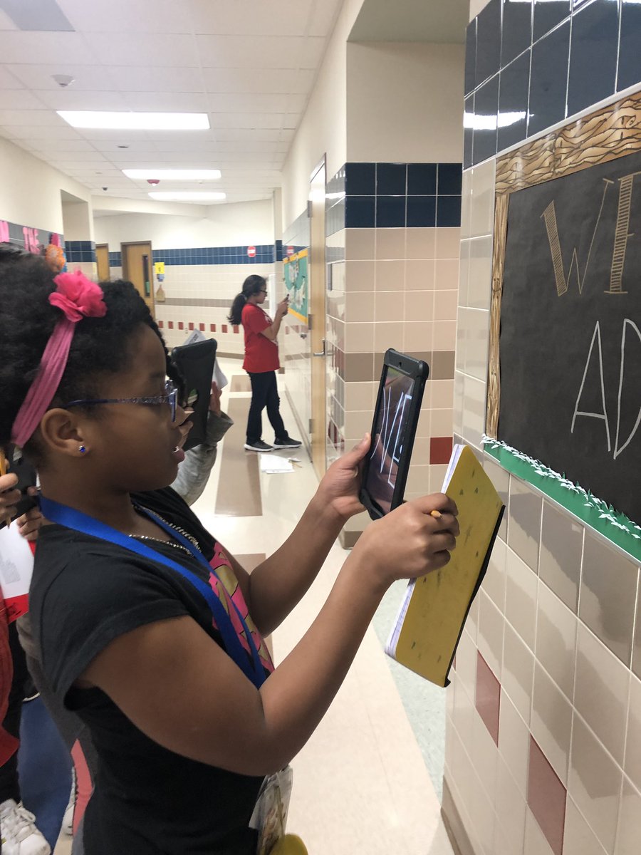 tuckertotsin106's tweet image. Lines and angle scavenger hunt around Henrie! #llamasdoingwork #llamamathadventures @henrielibrary